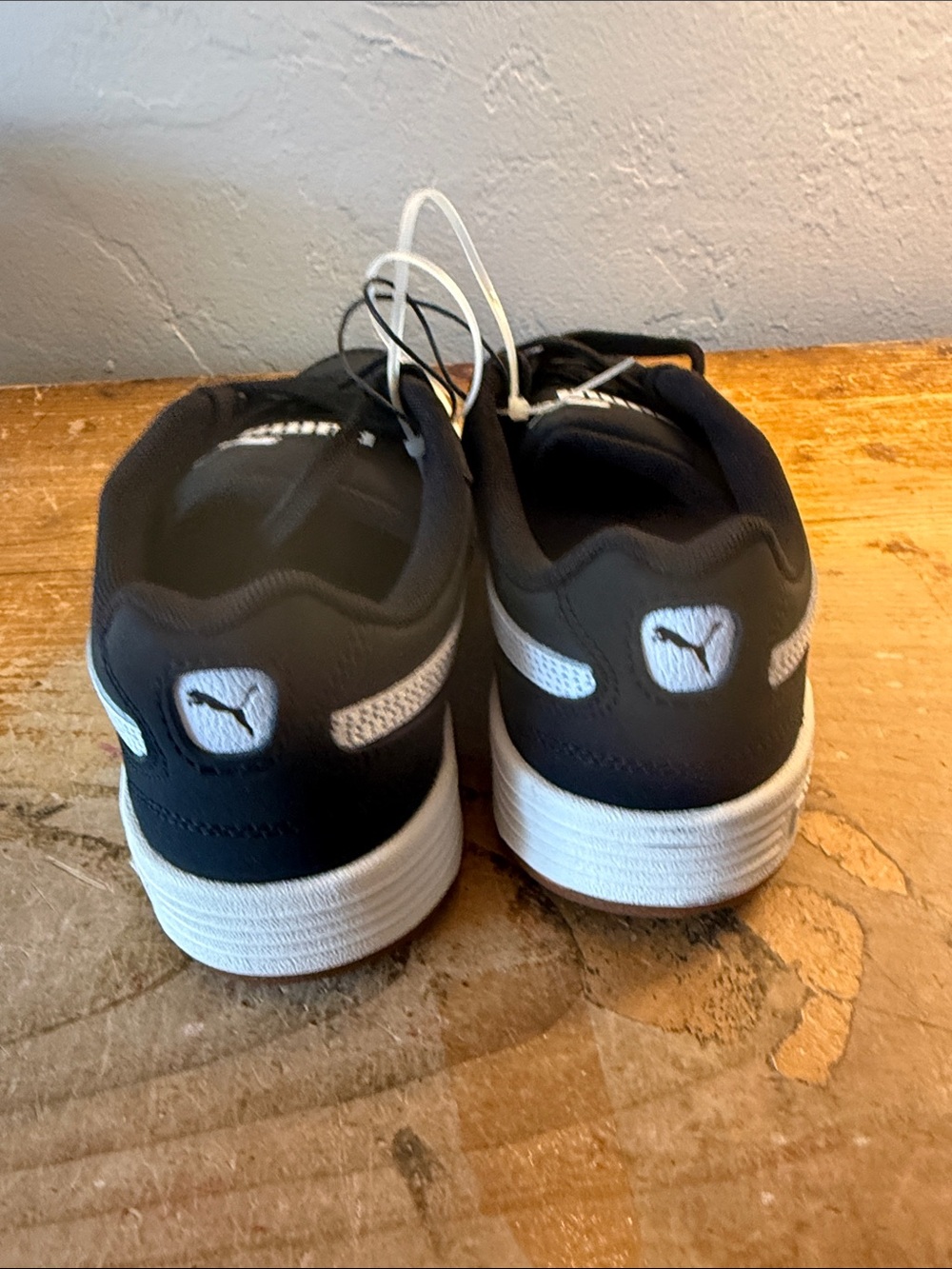 Puma sneakers size 5 1/2 black white - Picture 3 of 4